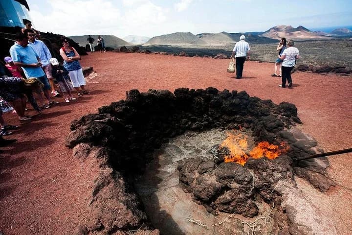 Thumbnail 1 of the excursion /fuerteventura/volcano/volcano-2.webp