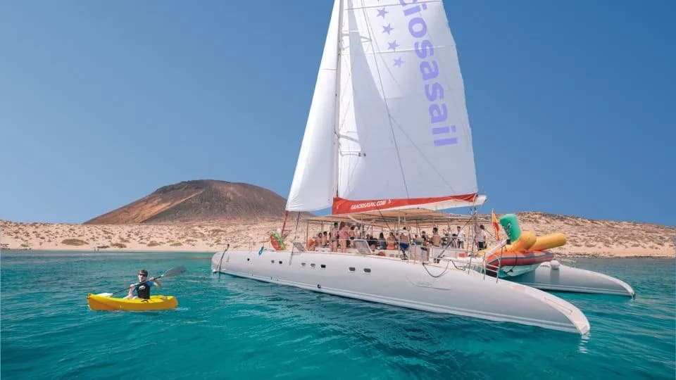 main image of the excursion /lanzarote/velero/velero1.webp